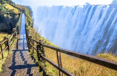 Cascada Victoria, Zambia si Zimbabwe